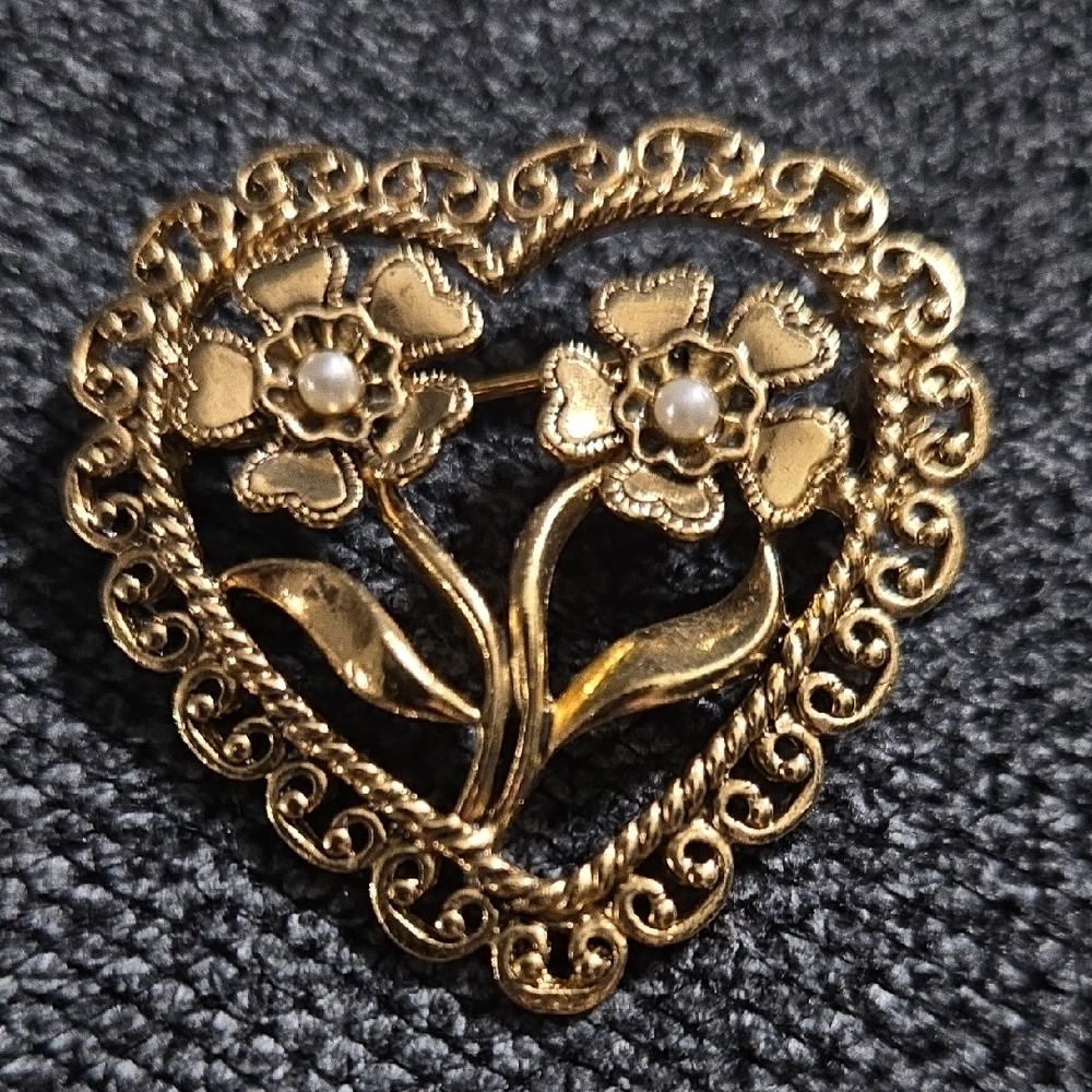Gold Tone Floral Heart Brooch